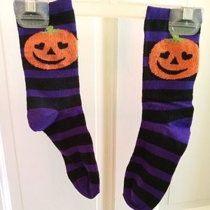 NEW.  CREW SOCKS FOR A FUN FALL SEASON.  SIZE 5-9